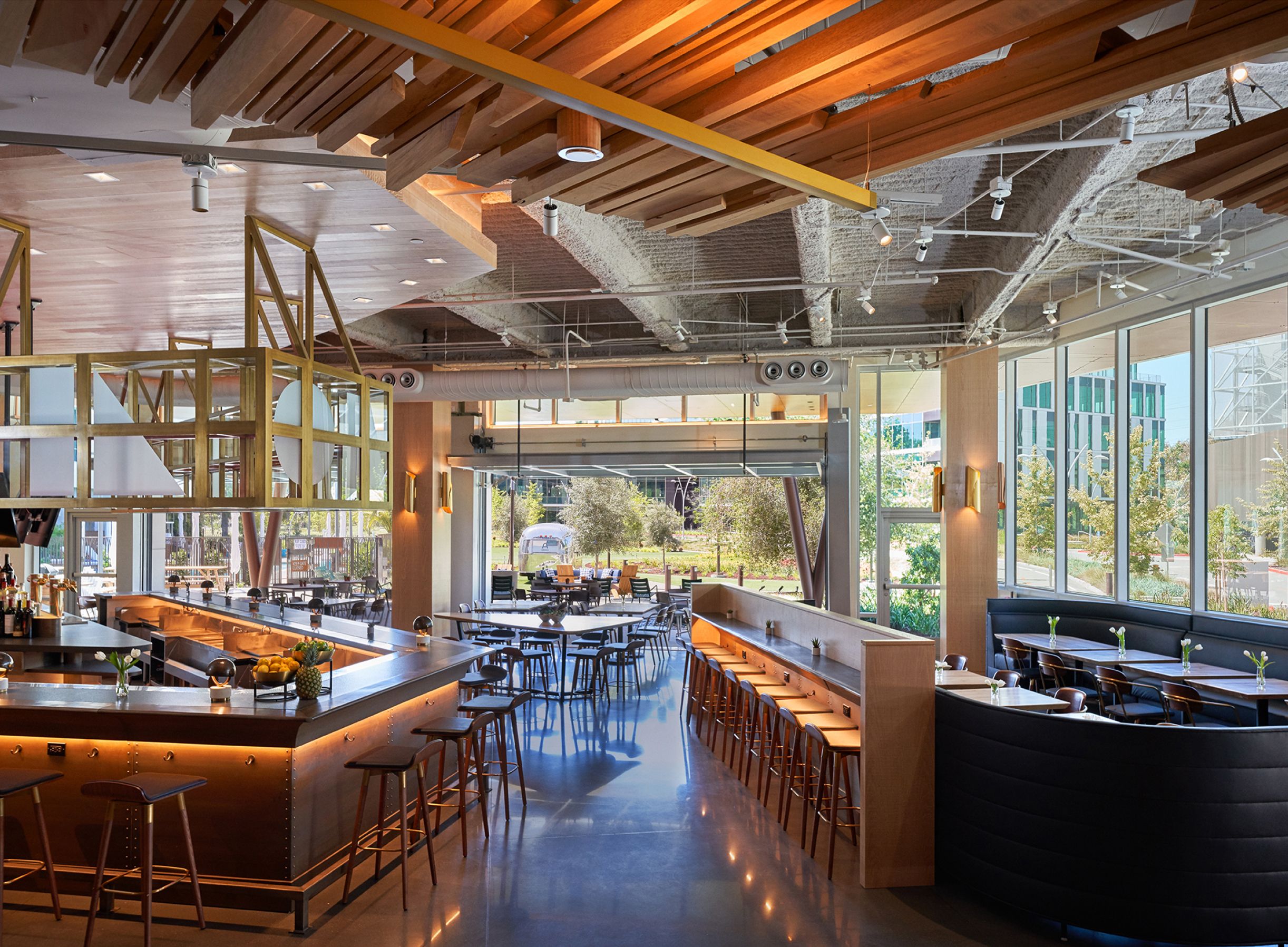 Roger Bar & Restaurant