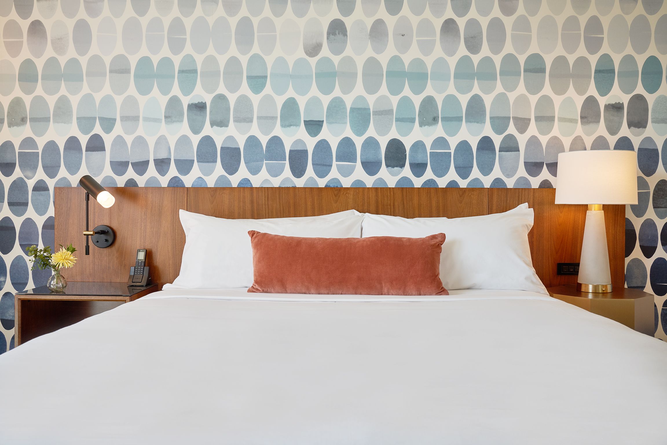 King Accessible w/Roll in Shower