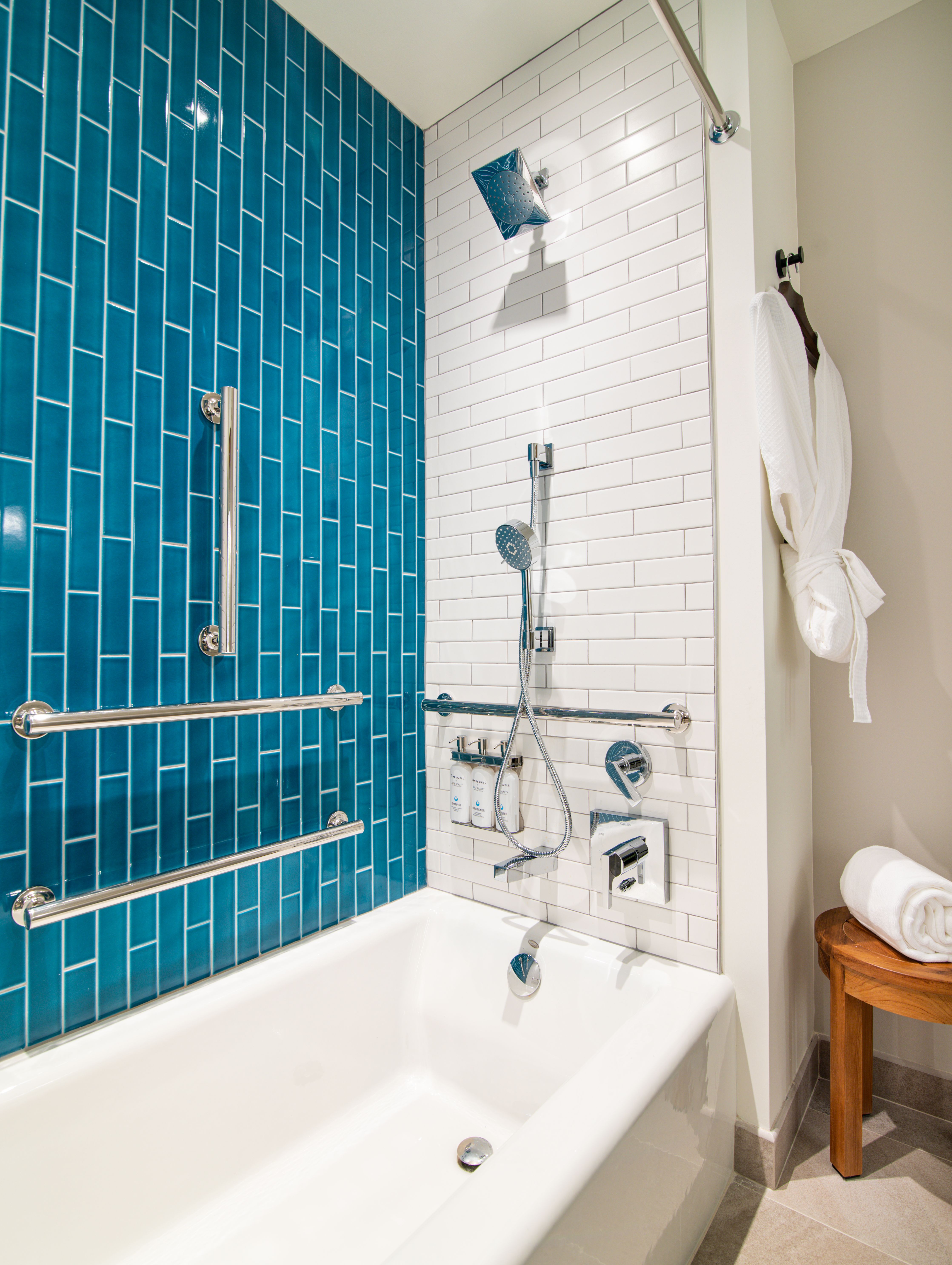 King Accessible w/Roll in Shower